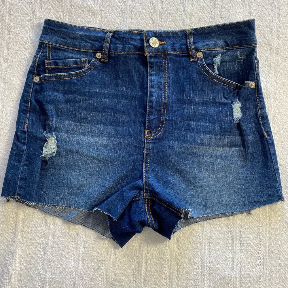 LOVE TREE Junior Medium  High Rise Destructed Cut Jean Shorts